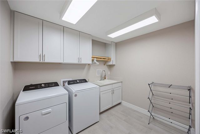 201 Indies DR E 102, Naples, FL 34114