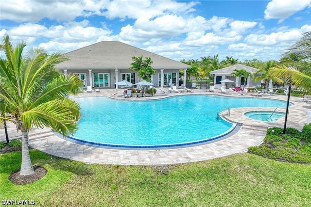 201 Indies DR E 102, Naples, FL 34114
