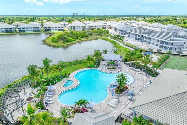 201 Indies DR E 102, Naples, FL 34114