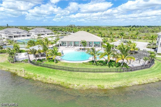 201 Indies DR E 102, Naples, FL 34114