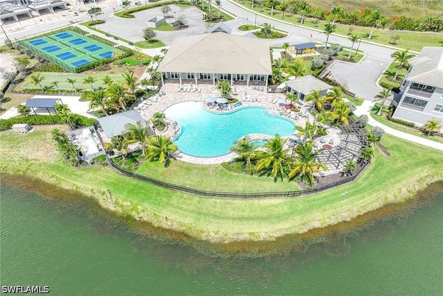 201 Indies DR E 102, Naples, FL 34114