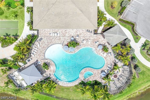 201 Indies DR E 102, Naples, FL 34114