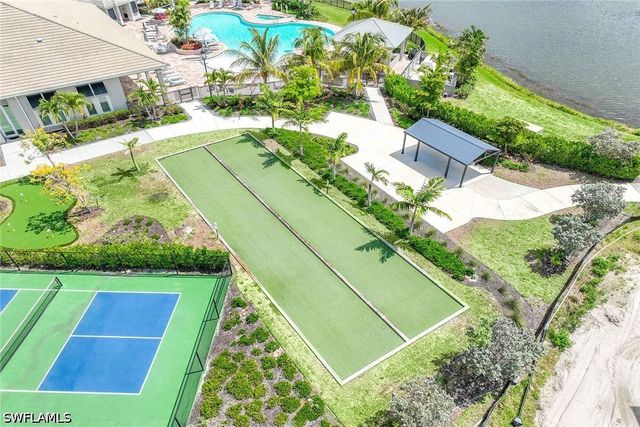201 Indies DR E 102, Naples, FL 34114