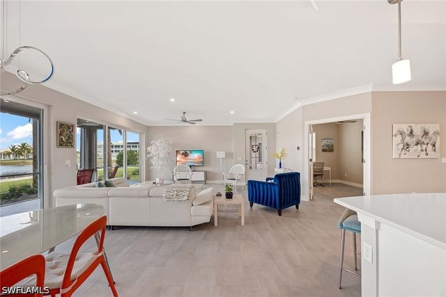201 Indies DR E 102, Naples, FL 34114