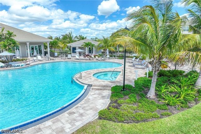 201 Indies DR E 102, Naples, FL 34114