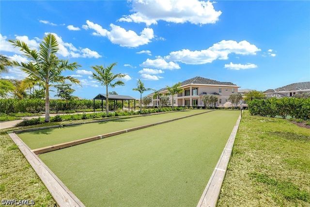 201 Indies DR E 102, Naples, FL 34114