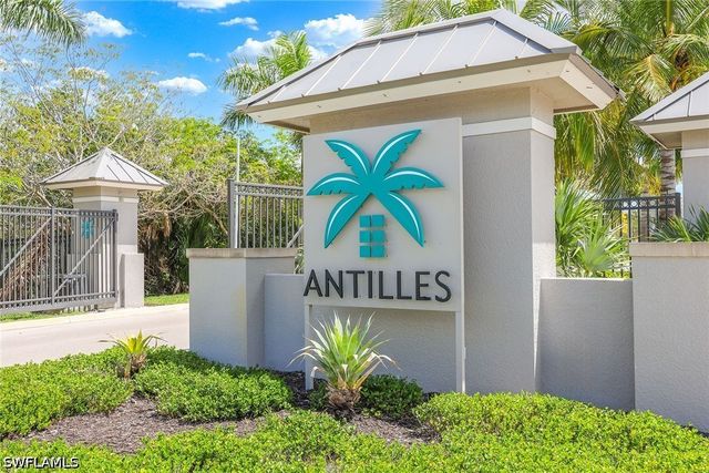 201 Indies DR E 102, Naples, FL 34114