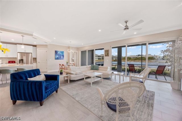 201 Indies DR E 102, Naples, FL 34114