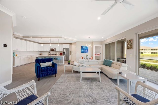 201 Indies DR E 102, Naples, FL 34114