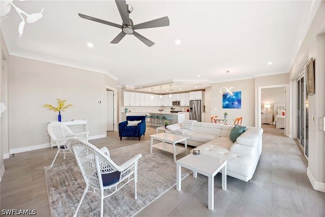 201 Indies DR E 102, Naples, FL 34114