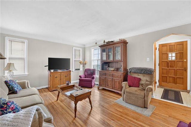 7101 Brownfield Drive, Parma, OH 44129