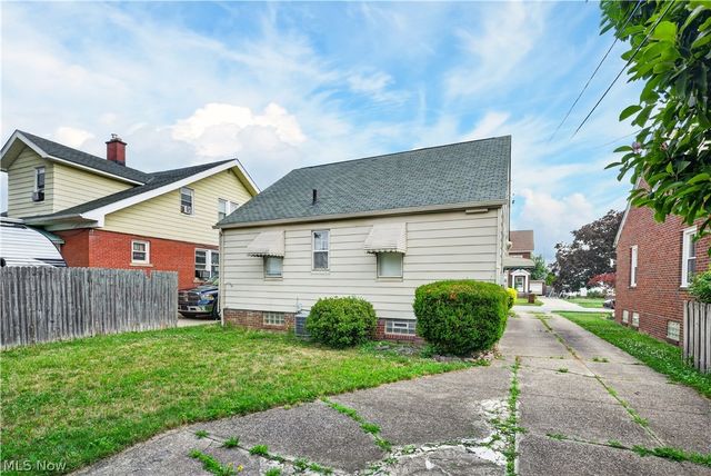 7101 Brownfield Drive, Parma, OH 44129