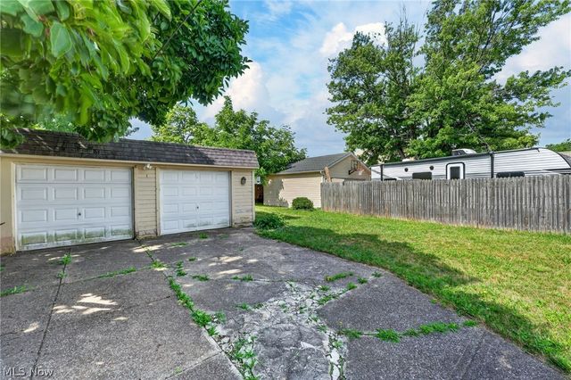 7101 Brownfield Drive, Parma, OH 44129