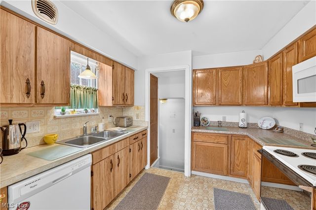 7101 Brownfield Drive, Parma, OH 44129