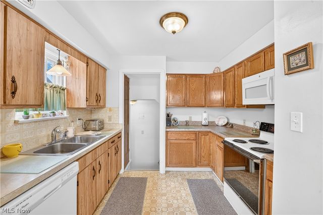 7101 Brownfield Drive, Parma, OH 44129
