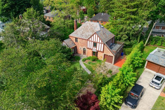 142 Mill Spring Road, Manhasset, NY 11030