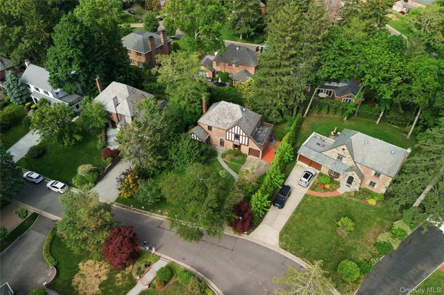 142 Mill Spring Road, Manhasset, NY 11030