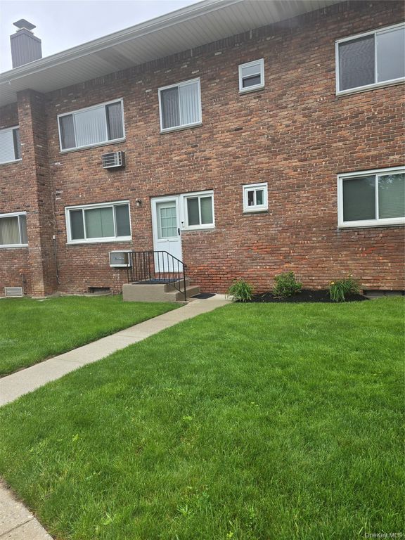 355 Route 111 19, Smithtown, NY 11787