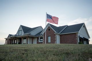 5721 NW Humphrey RD, Topeka, KS 66618