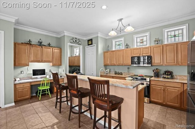 798 Taylor Lane, Canton, MI 48188