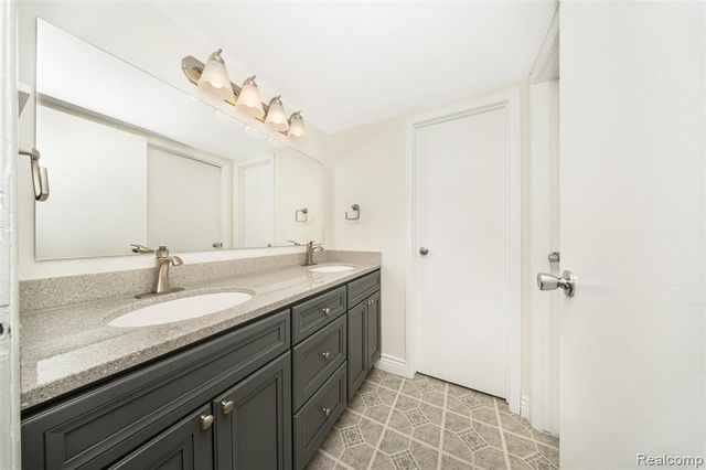 767 Skynob Drive, Ann Arbor, MI 48105