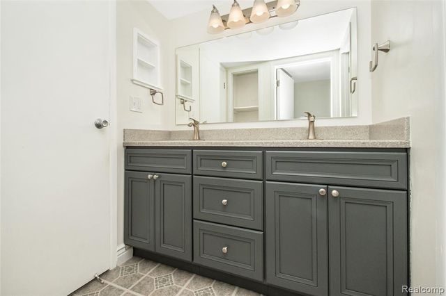 767 Skynob Drive, Ann Arbor, MI 48105