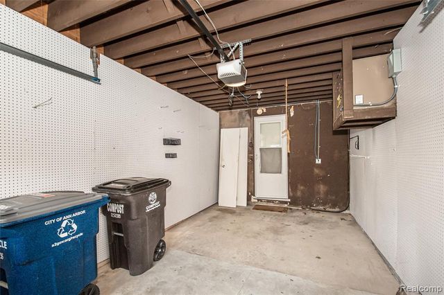 767 Skynob Drive, Ann Arbor, MI 48105