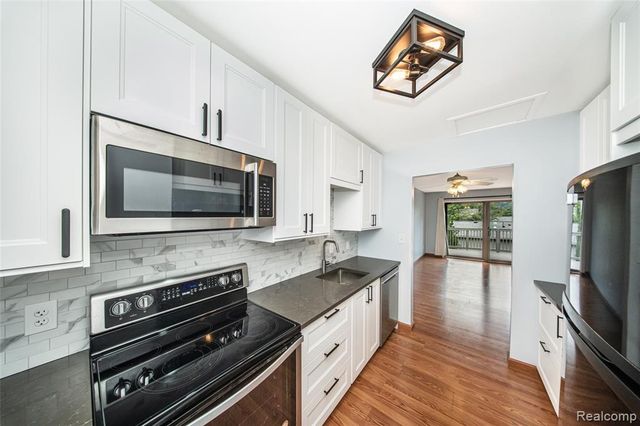 767 Skynob Drive, Ann Arbor, MI 48105