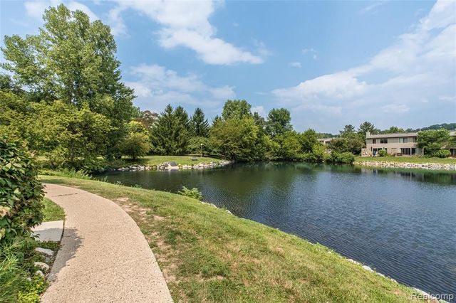 767 Skynob Drive, Ann Arbor, MI 48105