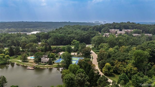 767 Skynob Drive, Ann Arbor, MI 48105