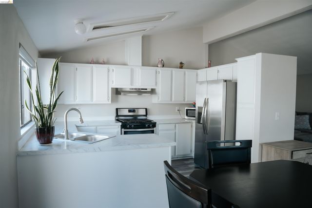 1909 Strasbourg Ln, Antioch, CA 94509