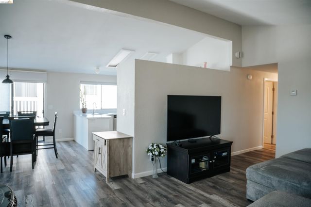 1909 Strasbourg Ln, Antioch, CA 94509