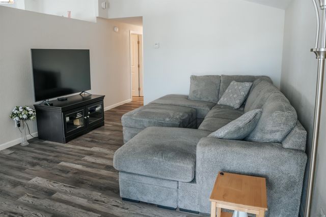 1909 Strasbourg Ln, Antioch, CA 94509