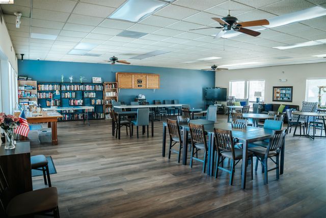 1909 Strasbourg Ln, Antioch, CA 94509