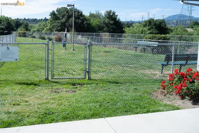 1909 Strasbourg Ln, Antioch, CA 94509