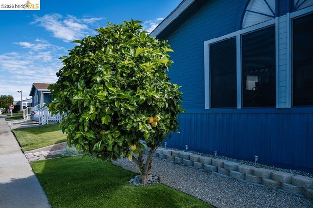 1909 Strasbourg Ln, Antioch, CA 94509