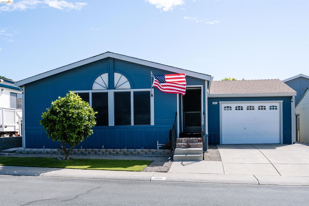 1909 Strasbourg Ln, Antioch, CA 94509