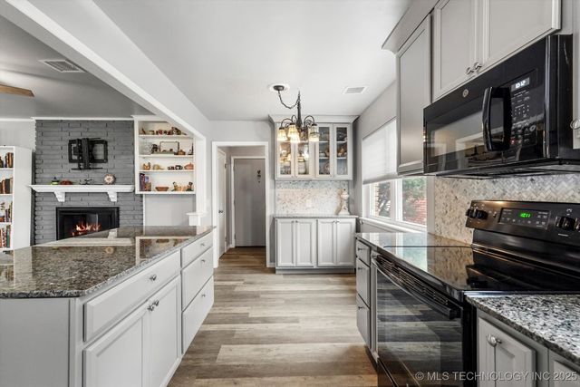 2039 S 69th East Place, Tulsa, OK 74112