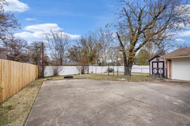 2039 S 69th East Place, Tulsa, OK 74112