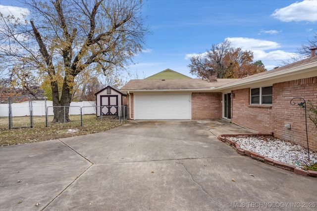 2039 S 69th East Place, Tulsa, OK 74112