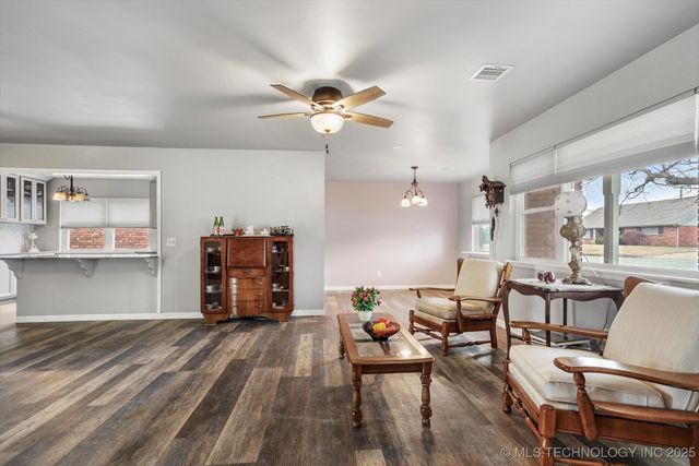 2039 S 69th East Place, Tulsa, OK 74112