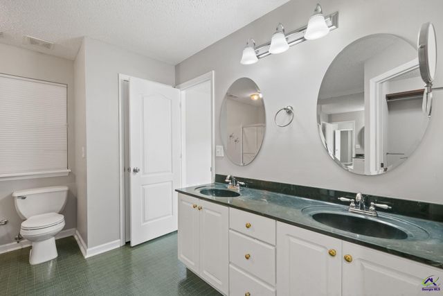 215 Red Bird Circle, Bonaire, GA 31005
