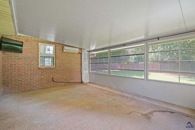 215 Red Bird Circle, Bonaire, GA 31005