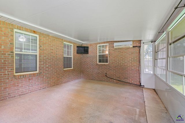 215 Red Bird Circle, Bonaire, GA 31005