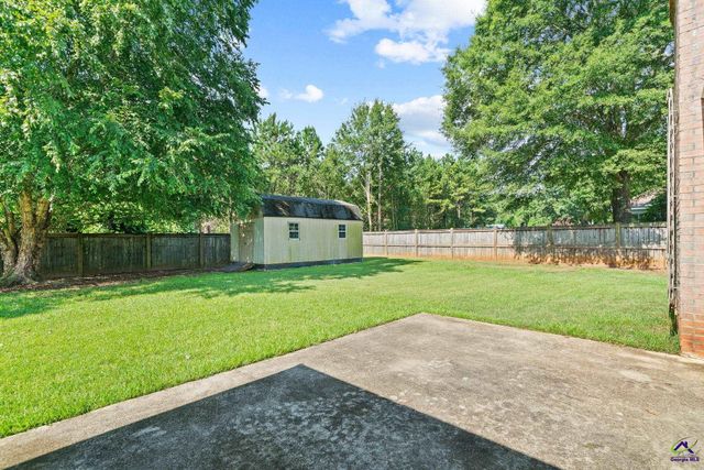 215 Red Bird Circle, Bonaire, GA 31005