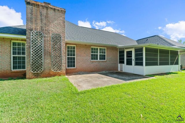 215 Red Bird Circle, Bonaire, GA 31005
