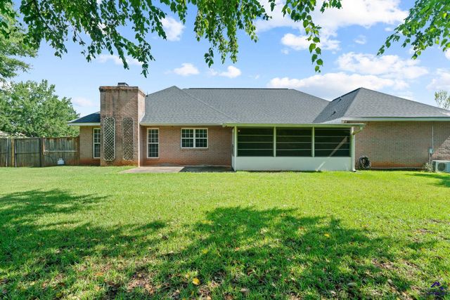 215 Red Bird Circle, Bonaire, GA 31005