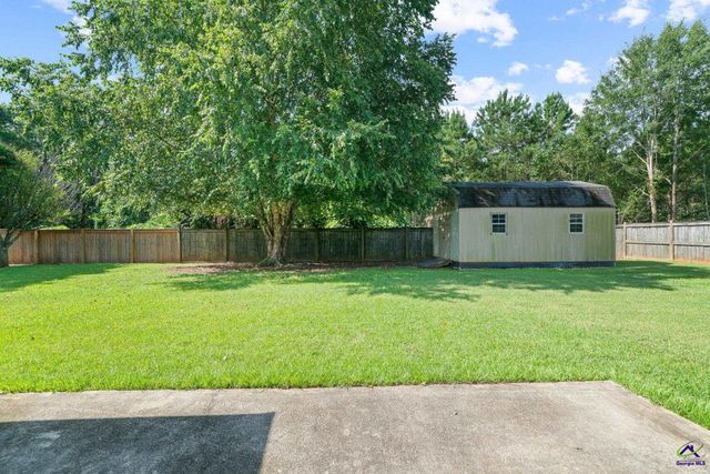 215 Red Bird Circle, Bonaire, GA 31005