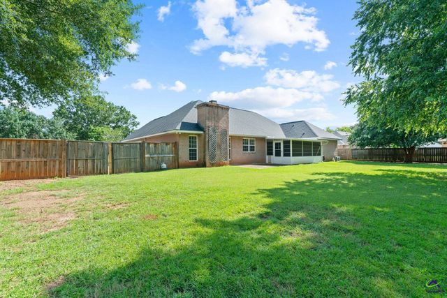 215 Red Bird Circle, Bonaire, GA 31005