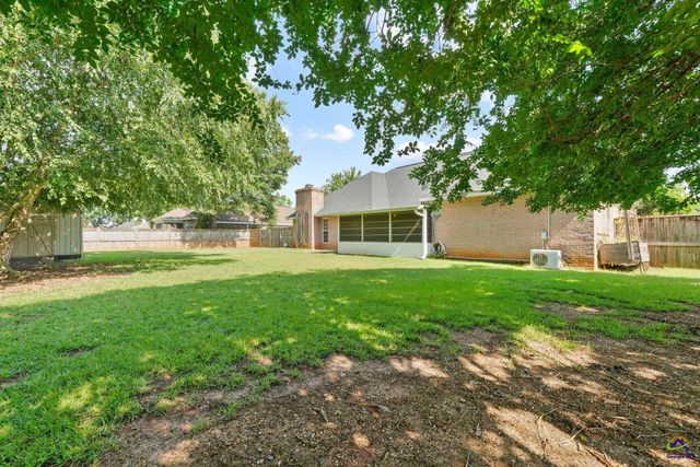 215 Red Bird Circle, Bonaire, GA 31005